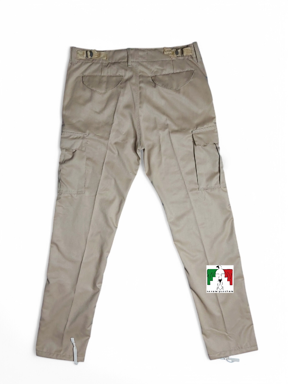 نمای پشت شلوار شش جیب آلفا ارشد خاکی